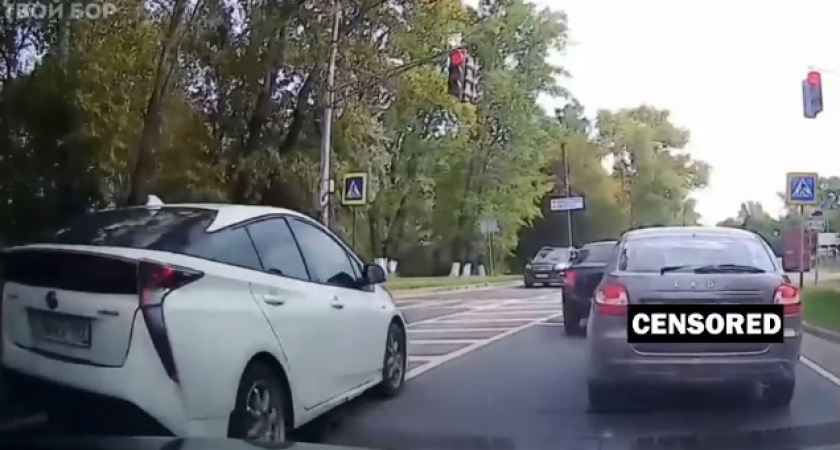 Борский водитель обогнал всех на красный, но все кончилось плохо из-за видео в интернете
