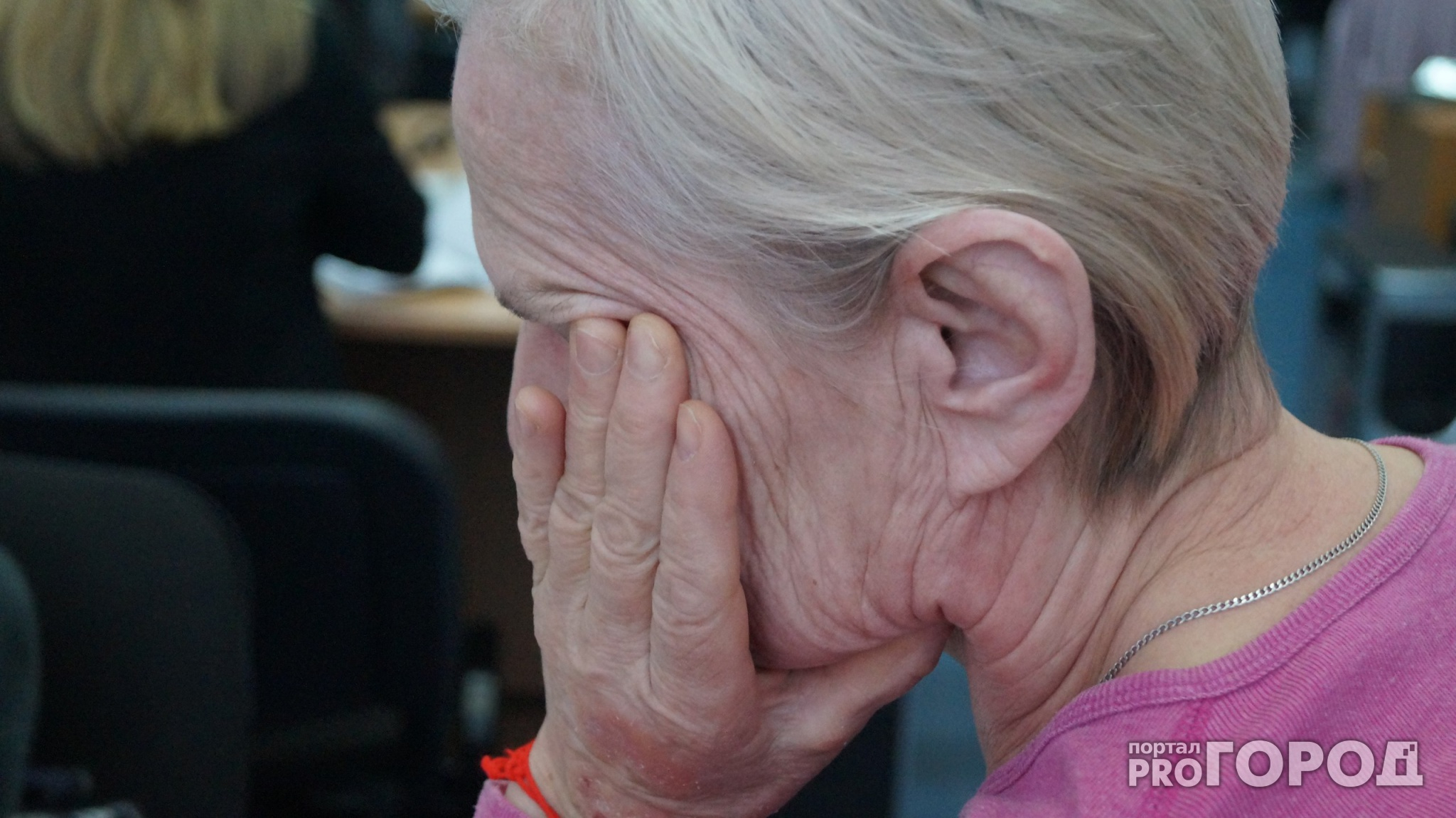 83-летняя пенсионерка перевела мошеннику крупную сумму