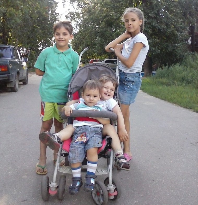 История нижегородки, живущей с детьми под мостом, приобрела новый оборот
