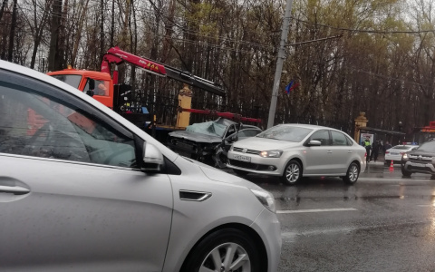 Массовая авария произошла на проспекте Гагарина: есть пострадавшие (ФОТО, ВИДЕО)